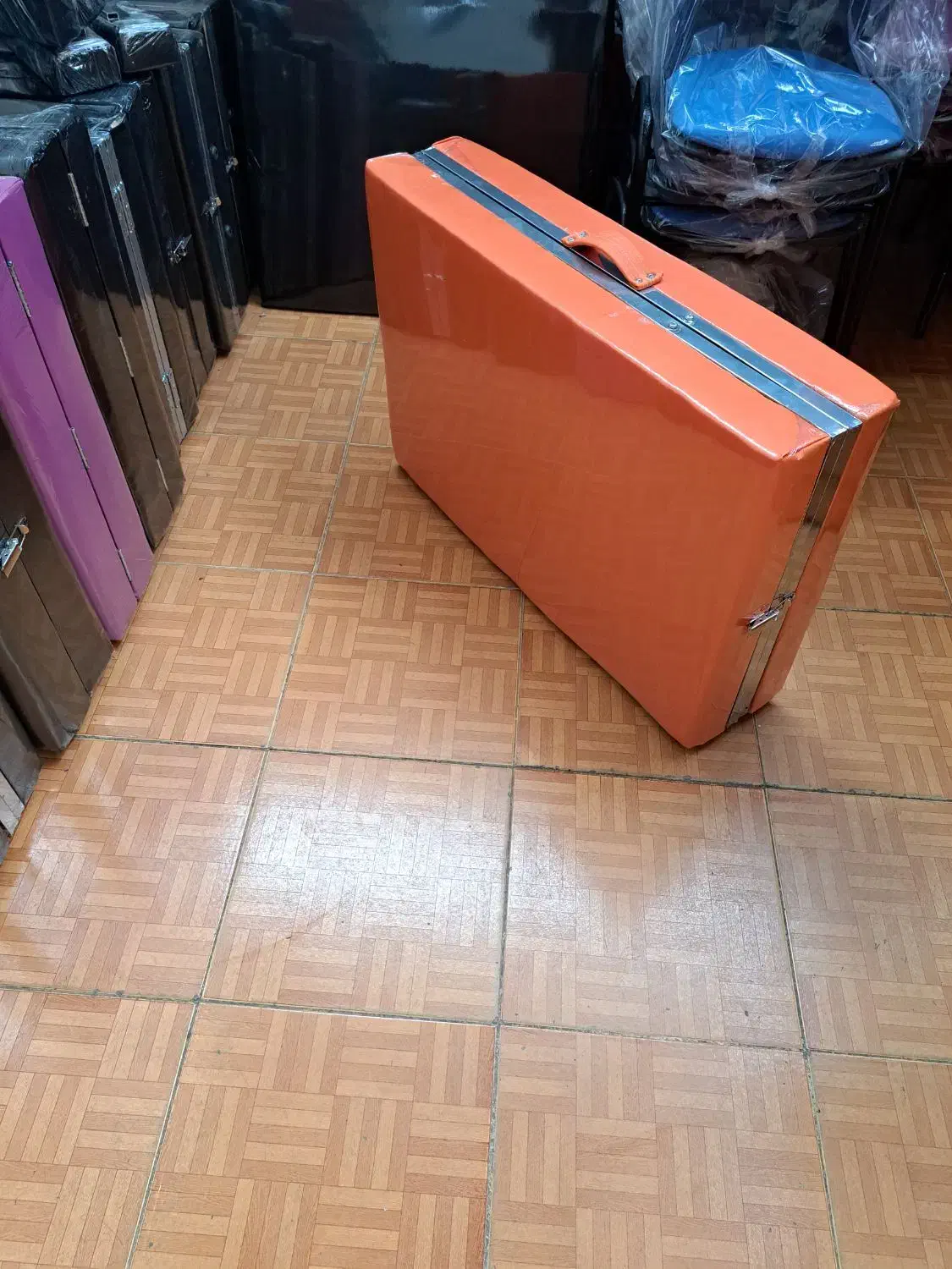 تخت ماساژ تخت پرتابل تخت چمدانی|آرایشی، بهداشتی، درمانی|کهریزک, |دیوار