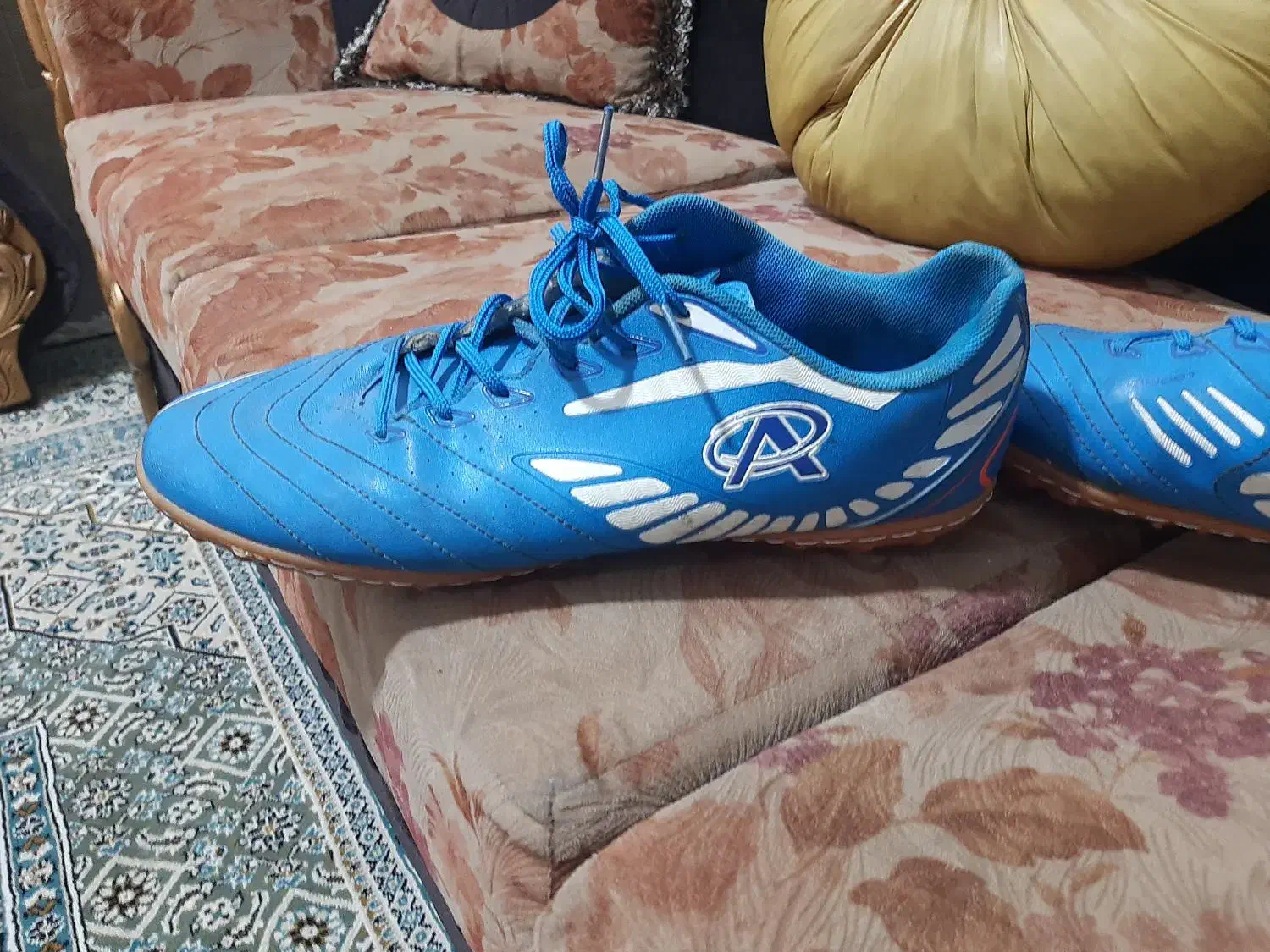 کفش ورزشی در حد نو یک بار استفاده شده|تجهیزات ورزشی|شیراز, شیخ روزبهان|دیوار