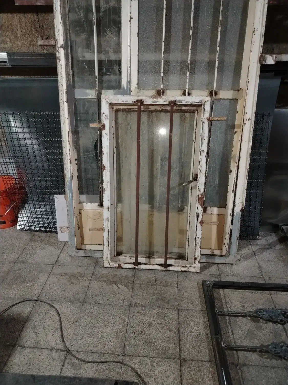 درب اتاقی با حفاظ،با پنجره|مصالح و تجهیزات ساختمان|باغ بهادران, |دیوار