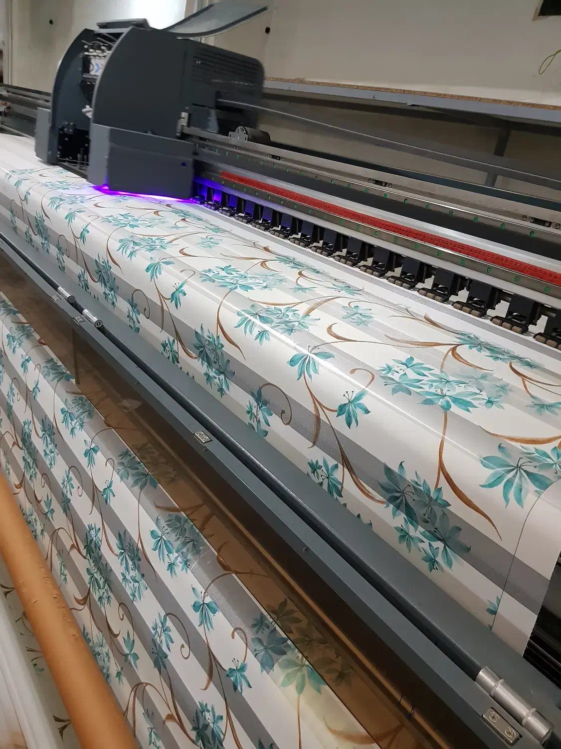 پرده زبرا و شید چاپی مستقیم از شرکت تولیدی|پرده، رانر، رومیزی|قدس, شهرک صنعتی زاگرس|دیوار