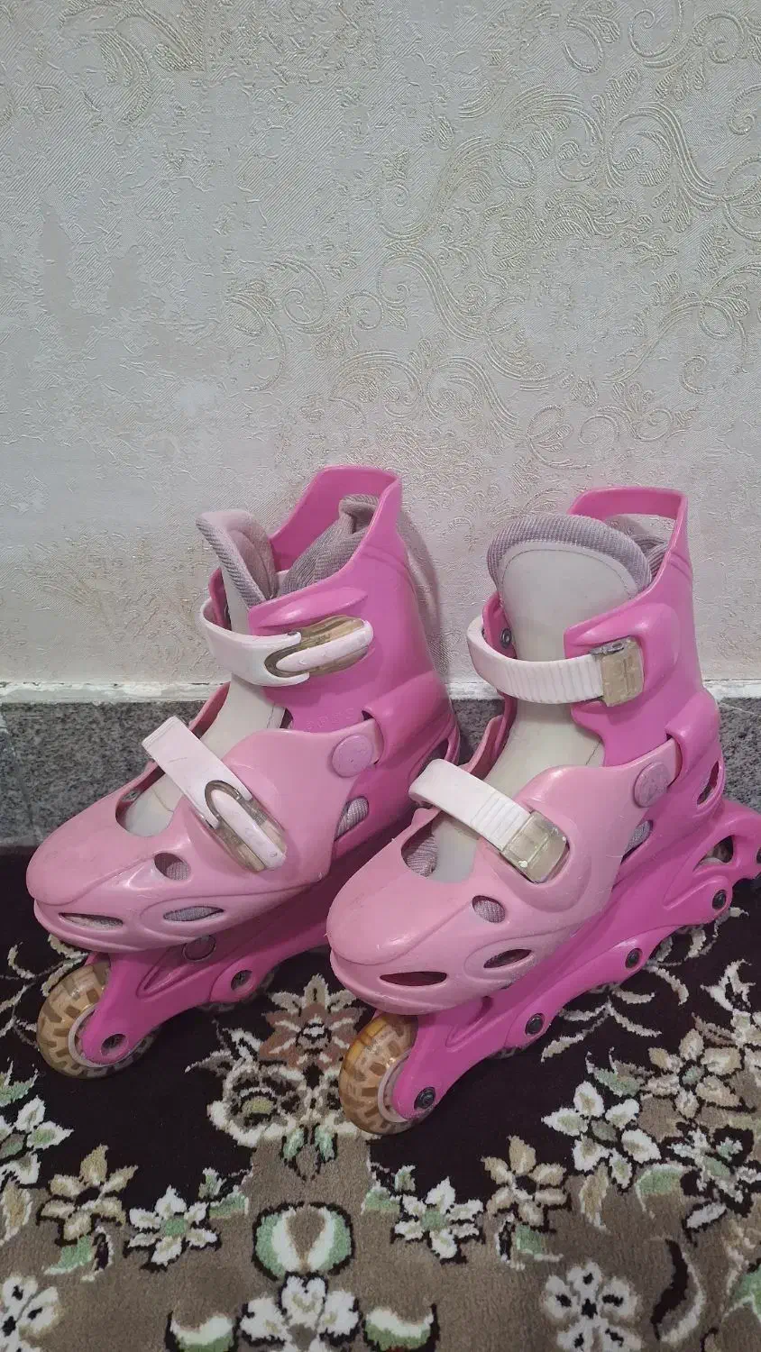 کفش اسکیتی|دوچرخه، اسکیت، اسکوتر|نیشابور, گمنام غربی|دیوار