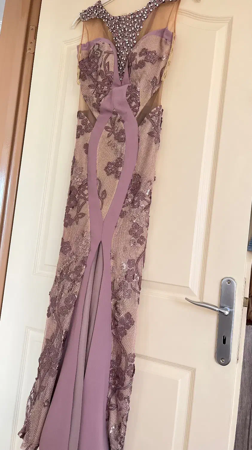 لباس مجلسی|لباس|خسروشاه, |دیوار