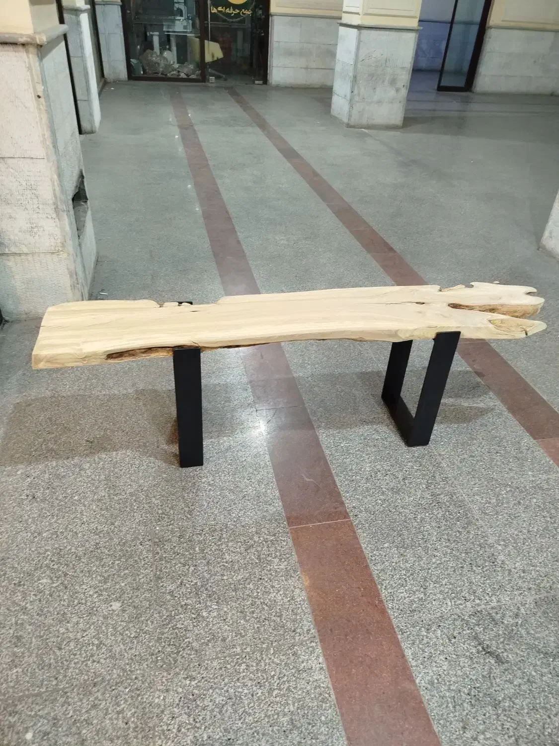 میز تی وی رستیک|میز تلویزیون|اندیشه, اندیشه فاز ۴|دیوار