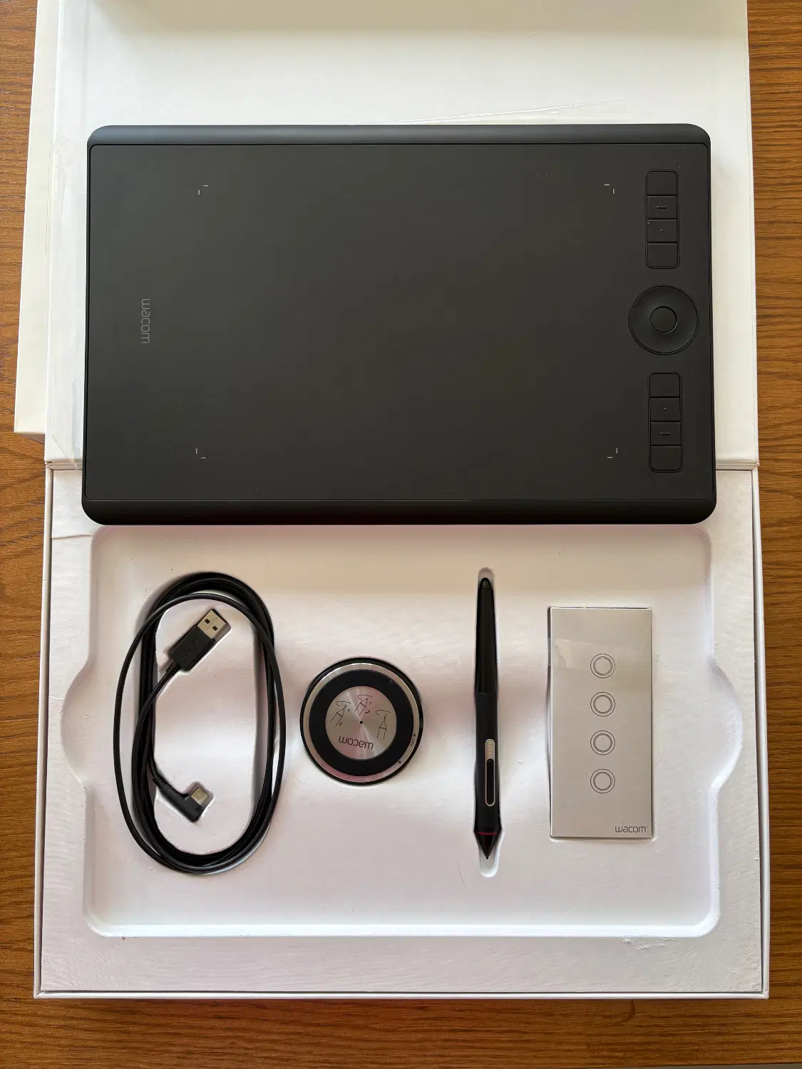 قلم نوری وکام وکوم Wacom Intuos Pro medium|قطعات و لوازم جانبی رایانه|تهران, مجیدآباد|دیوار
