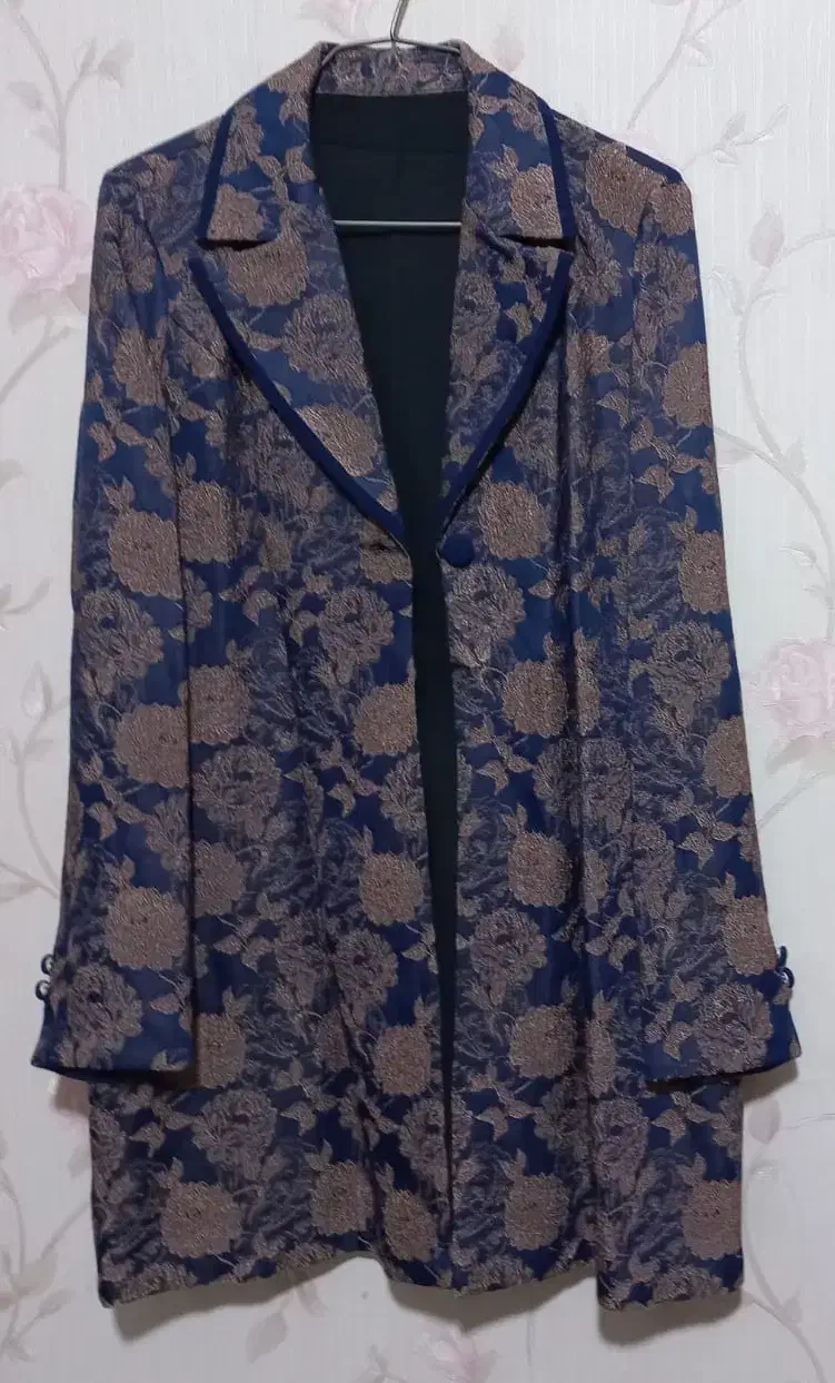 کت تک|لباس|تهران, بهداشت|دیوار