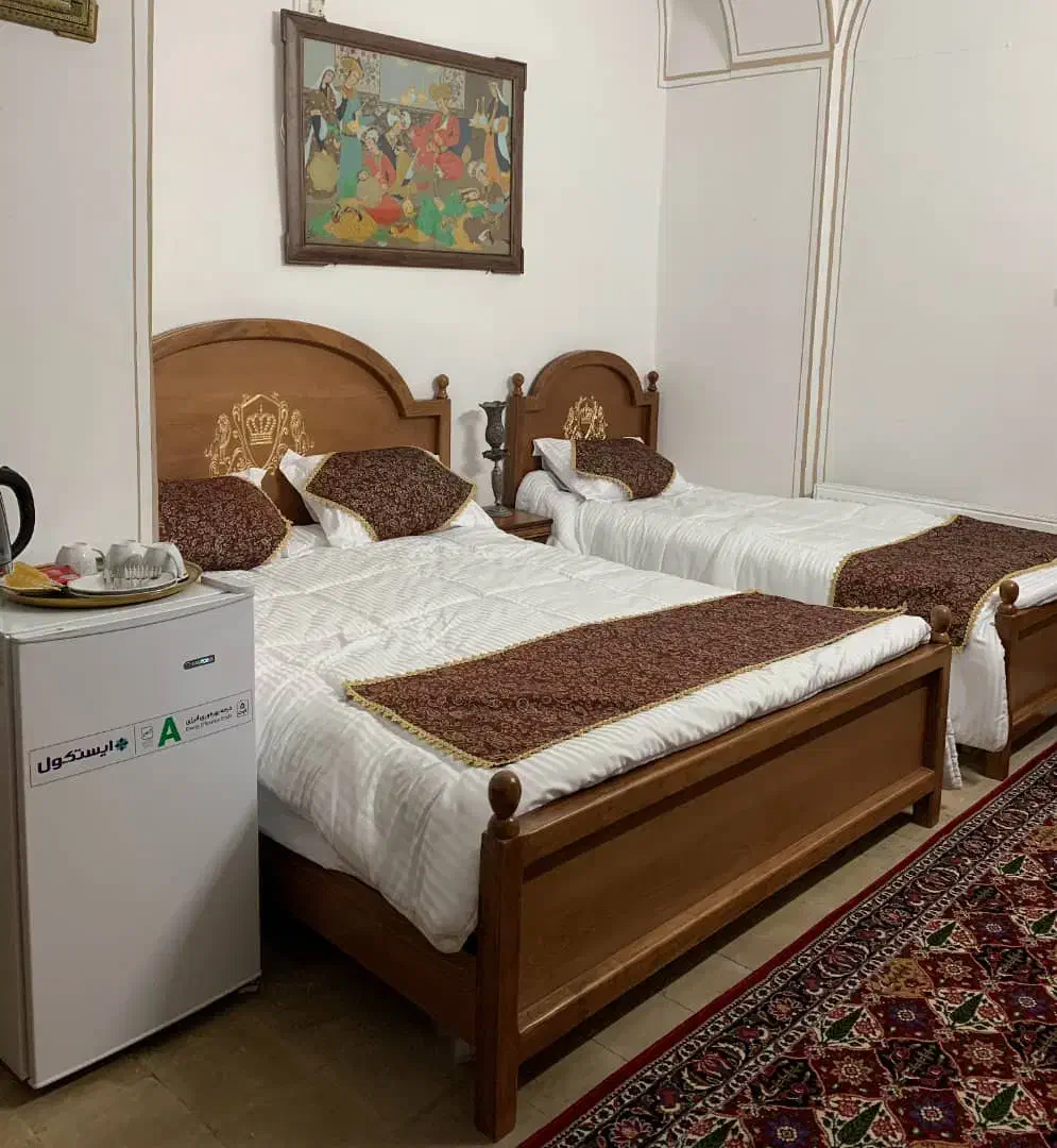 هتل سنتی زرتاج|اجارهٔ کوتاه‌مدت آپارتمان و سوئیت|اصفهان, درب کوشک|دیوار