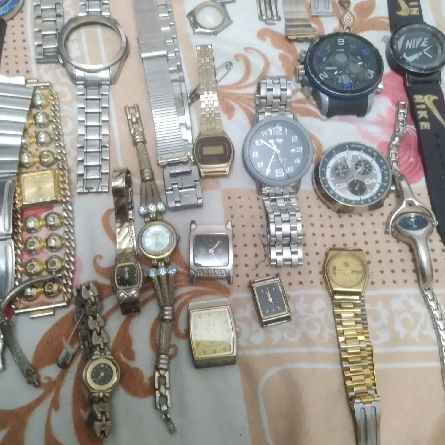 ساعت مچی قدیمی|ساعت|قم, منبع آب|دیوار