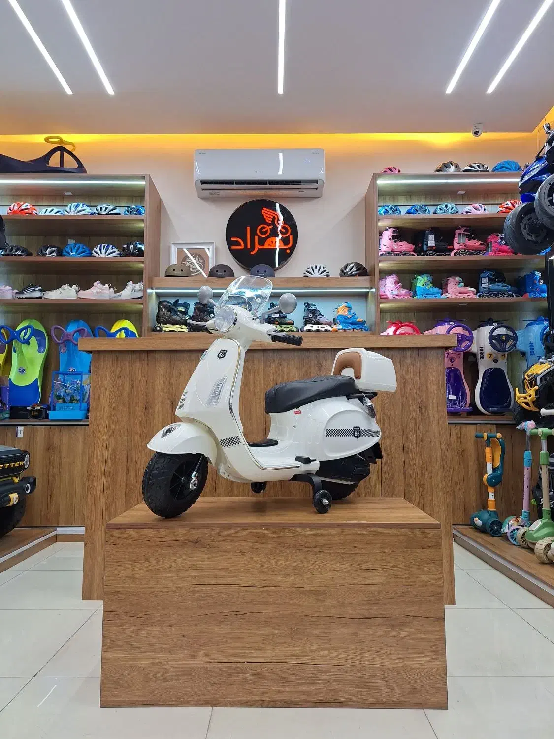 موتور شارژی وسپا باکس دار ۱۲ولت دوموتوره|اسباببازی بچه|شیراز, شهرک ایثار|دیوار