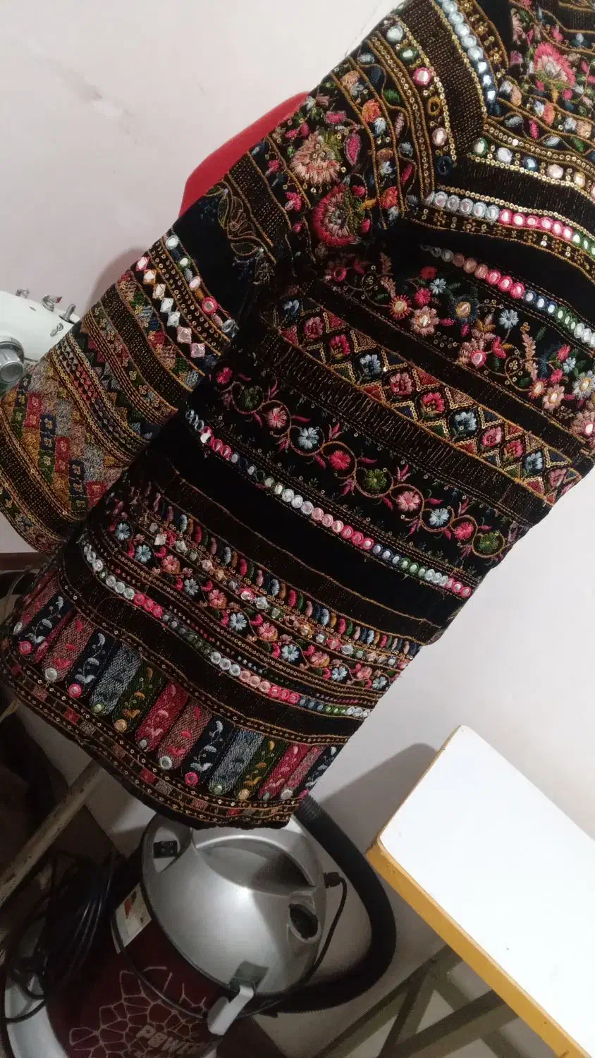 مانتو سوزن دوزی مجلسی|لباس|رشت, سیا اسطلخ|دیوار