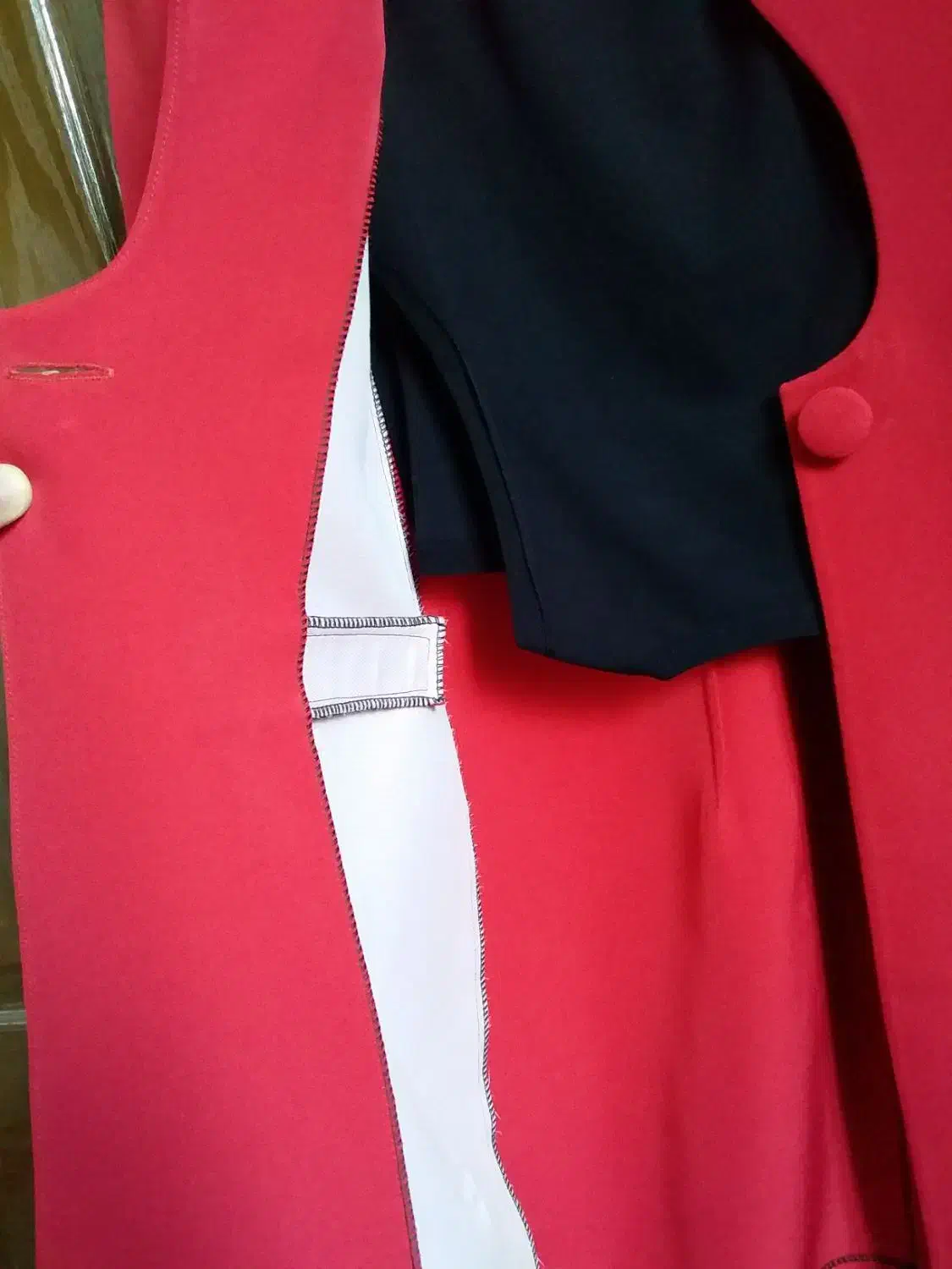 کت وتاپ|لباس|صحنه, |دیوار