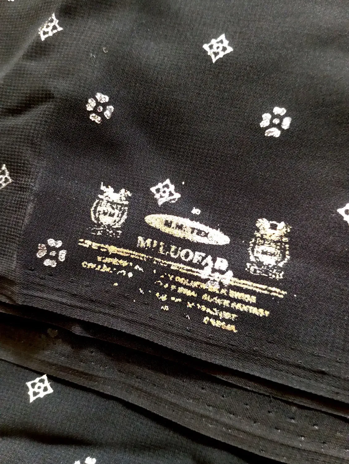 پارچه|لوازم خیاطی و بافتنی|شاهینشهر, گرگاب|دیوار