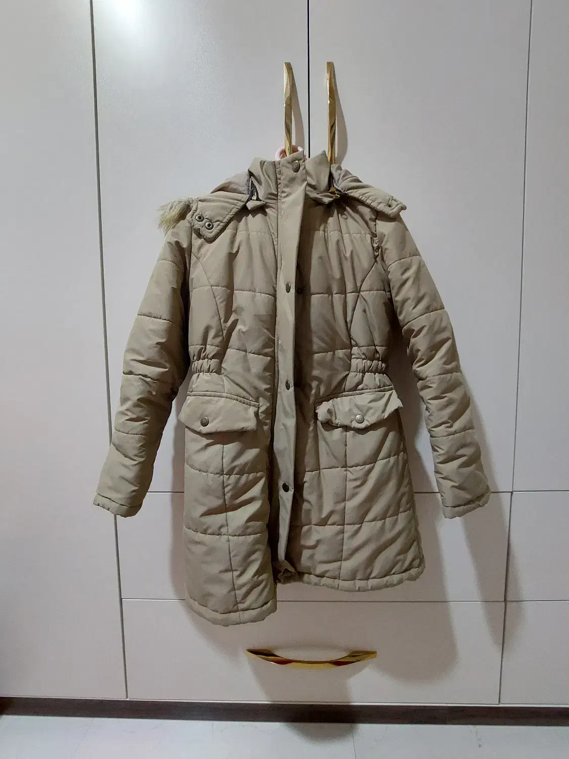 کاپشن|لباس|اندیمشک, |دیوار