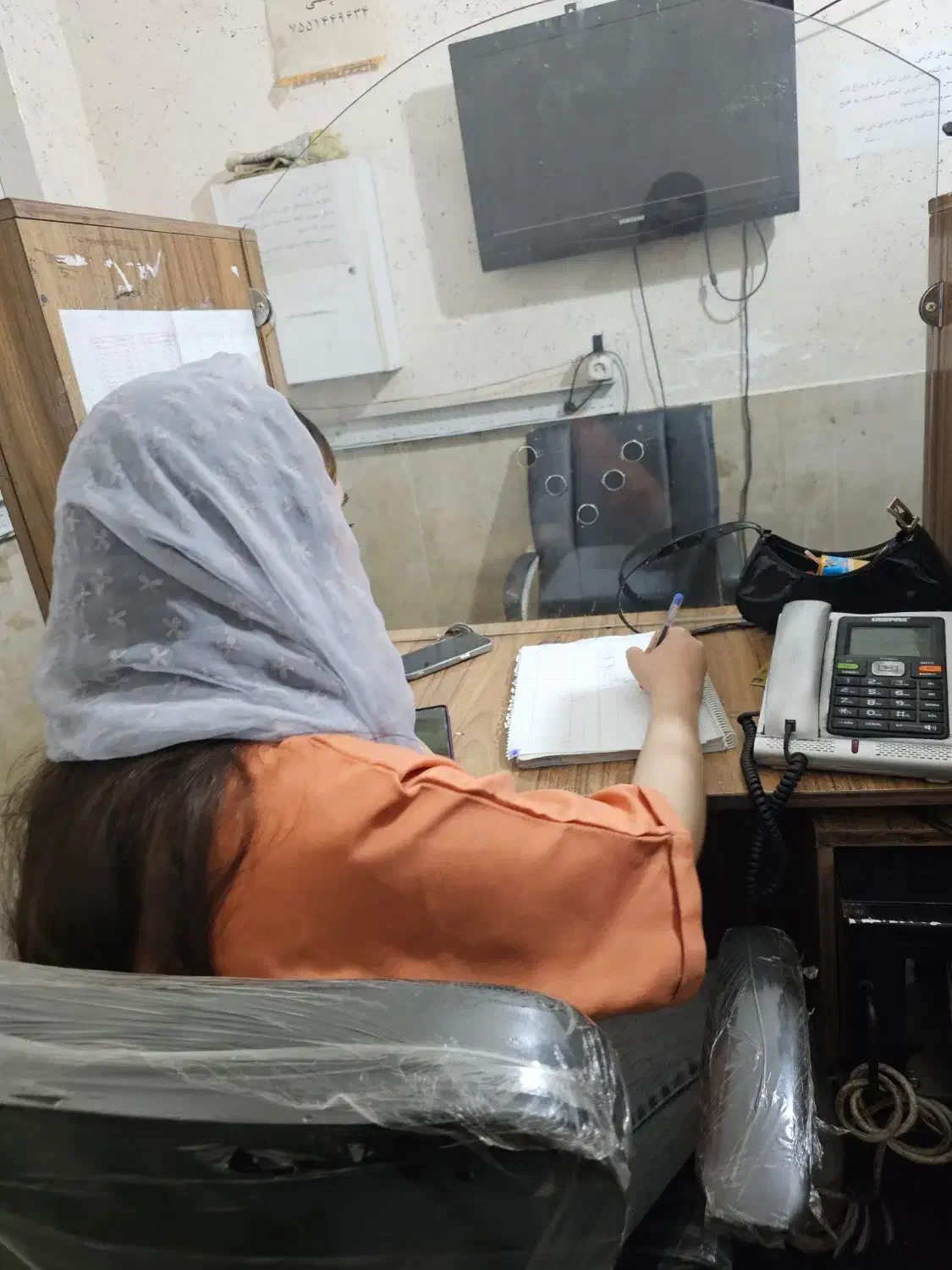 اعلام نیاز منشی خانم تاکسی بیسیم کنگان ۱۸۳۰|استخدام اداری و مدیریت|بندر کنگان, |دیوار