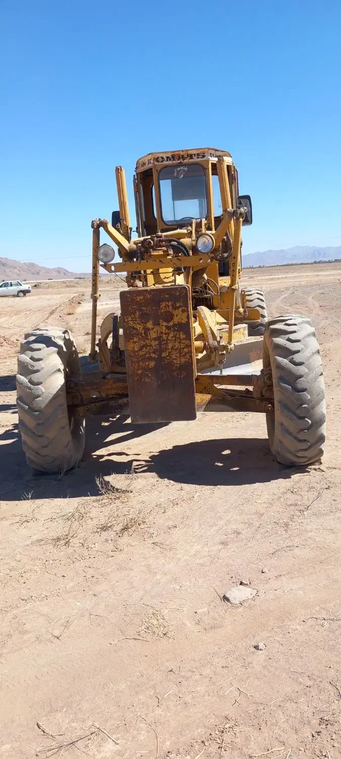 گریدر کوماتسو ۷۰۵ r2 سریال بالا|خودرو سنگین|مشهد, آزادشهر|دیوار