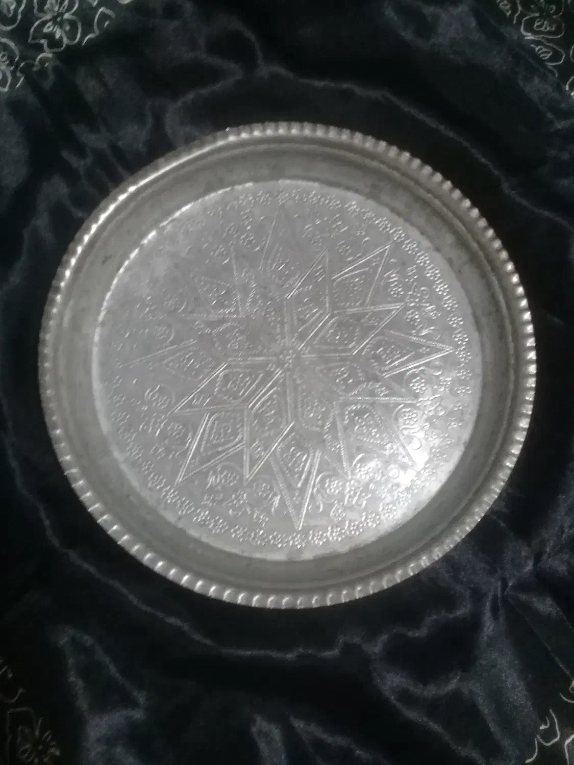 سینی قلم زنی شده مسی سنگین قدیمی|کلکسیون اشیاء عتیقه|تنکابن, |دیوار