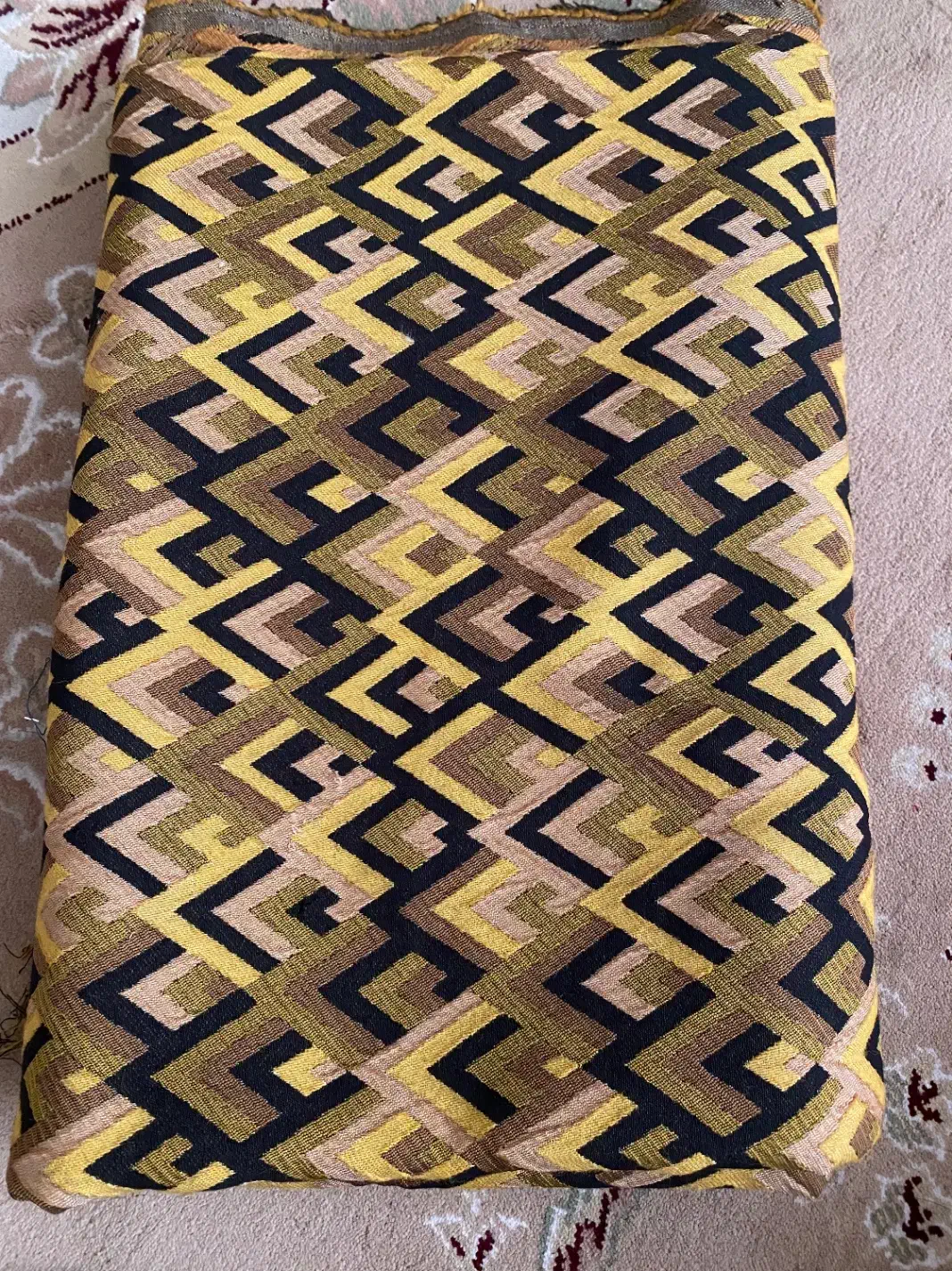 تعدادی پارچه فروشی|لباس|یزد, |دیوار