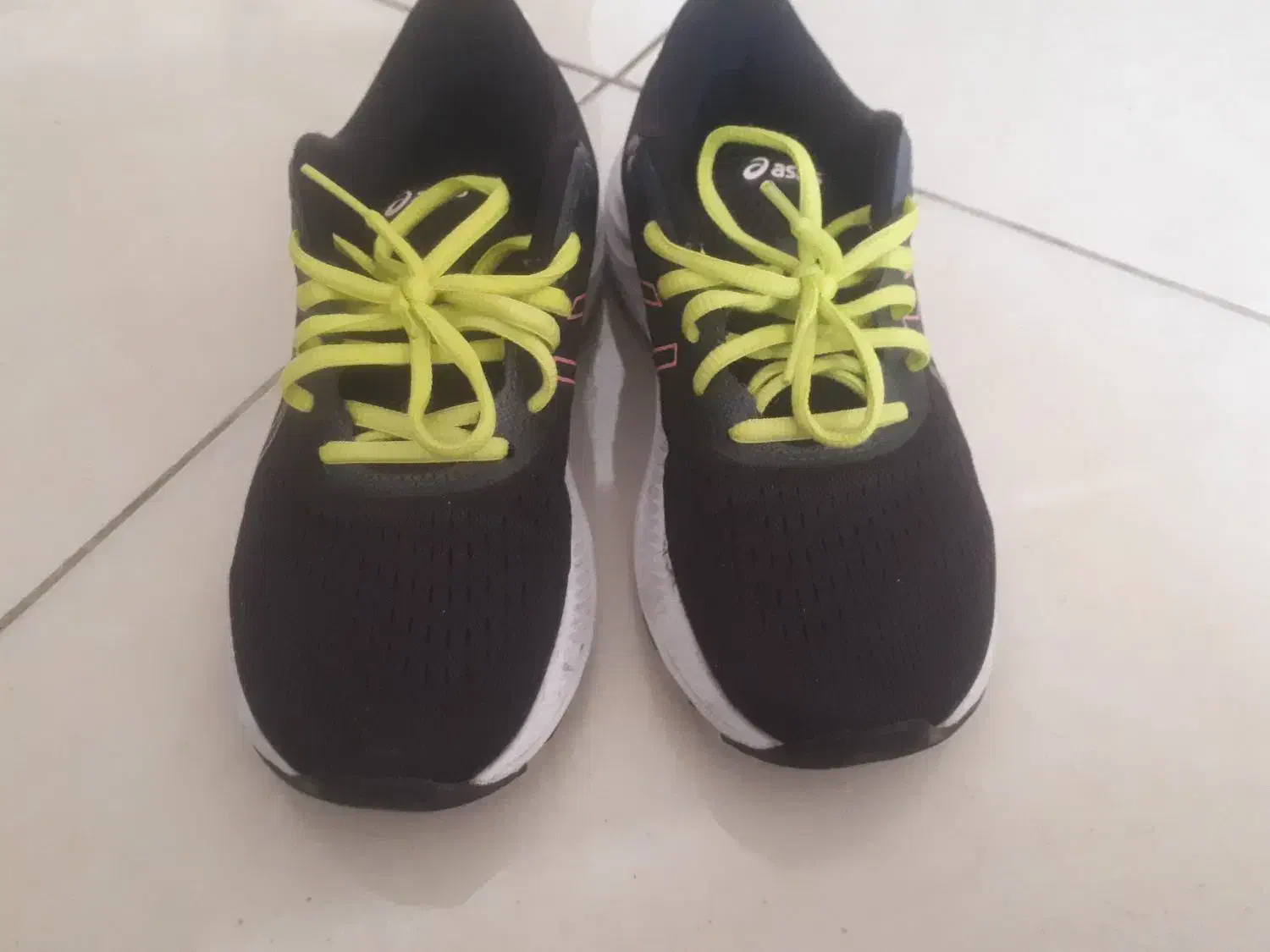 کفش ورزشی|کیف، کفش، کمربند|شیراز, شاه قلی بیگی|دیوار