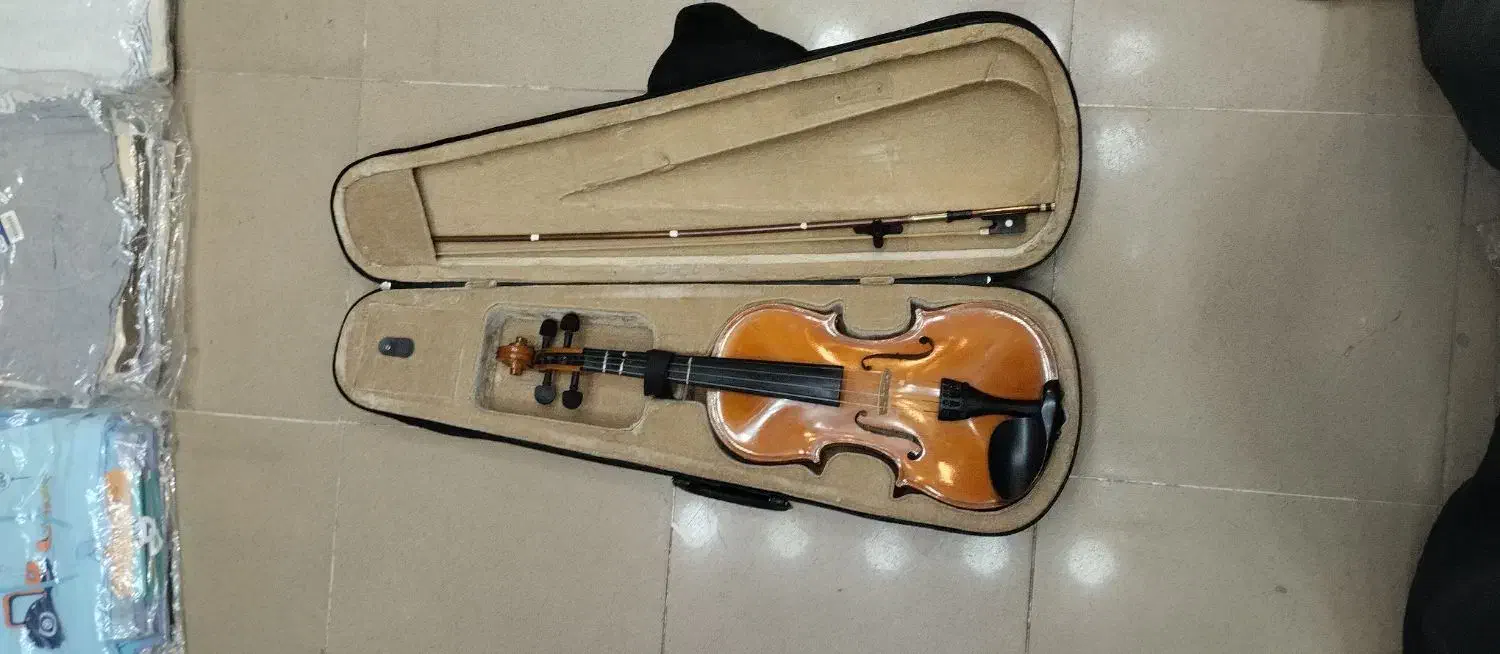 سازویولون در حد نو کم کار|ویولن|سقز, |دیوار