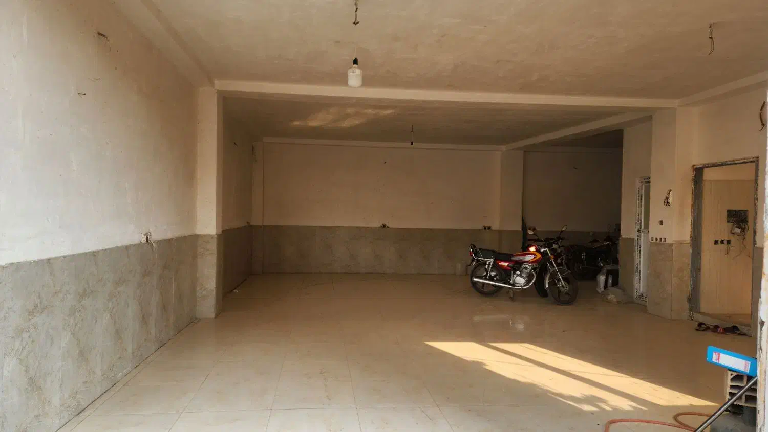 ۱۱۰ متری همکف با امکانات برای کارگاه و تولیدی|اجارهٔ مغازه و غرفه|ورامین, ورامین|دیوار