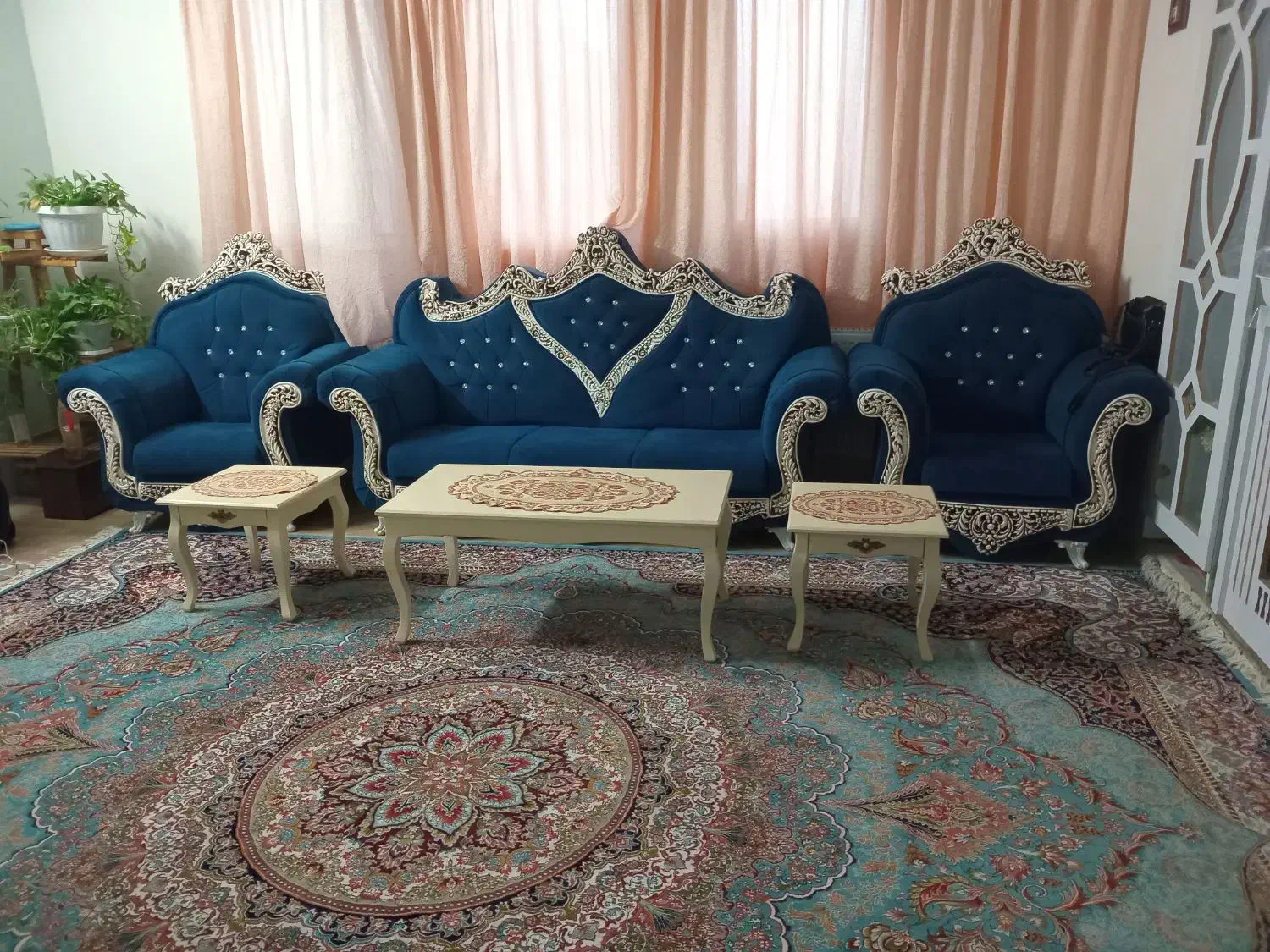 سک دست مبل 8نفره به همراه سه میز عسلی کشودار|مبلمان خانگی و میز عسلی|گلبهار, شهر جدید گلبهار|دیوار