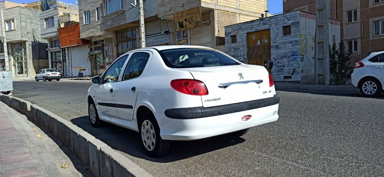 206v8 مدال ۱۳۹۵ کارکرد ۱۶۶۰۰۰ کیلومتر بی رنگ|خودرو سواری و وانت|زنجان, |دیوار