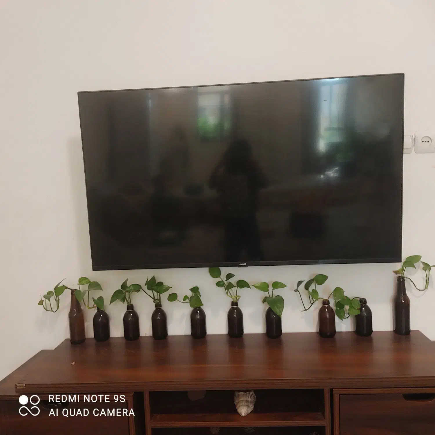 تلوزیون ۵۵ ایولی نیاز به تعمیر|تلویزیون و پروژکتور|بوشهر, |دیوار