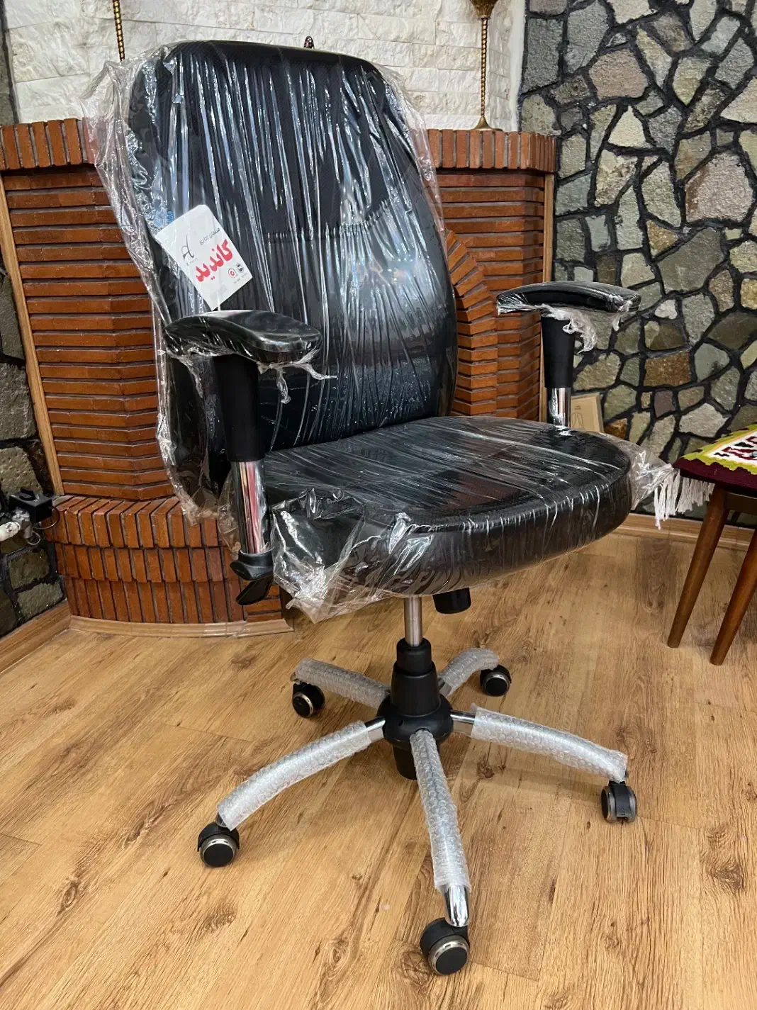 صندلی چرخشی|مبلمان اداری|میانه, |دیوار