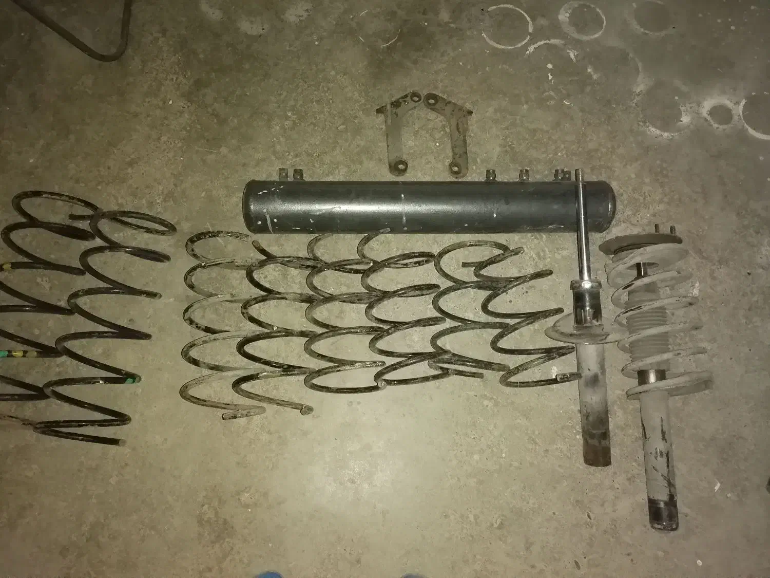 کمک و فنر لول 405 و لاستیک سایز 16|قطعات یدکی و لوازم جانبی|اصفهان, فرودگاه شهید بهشتی|دیوار