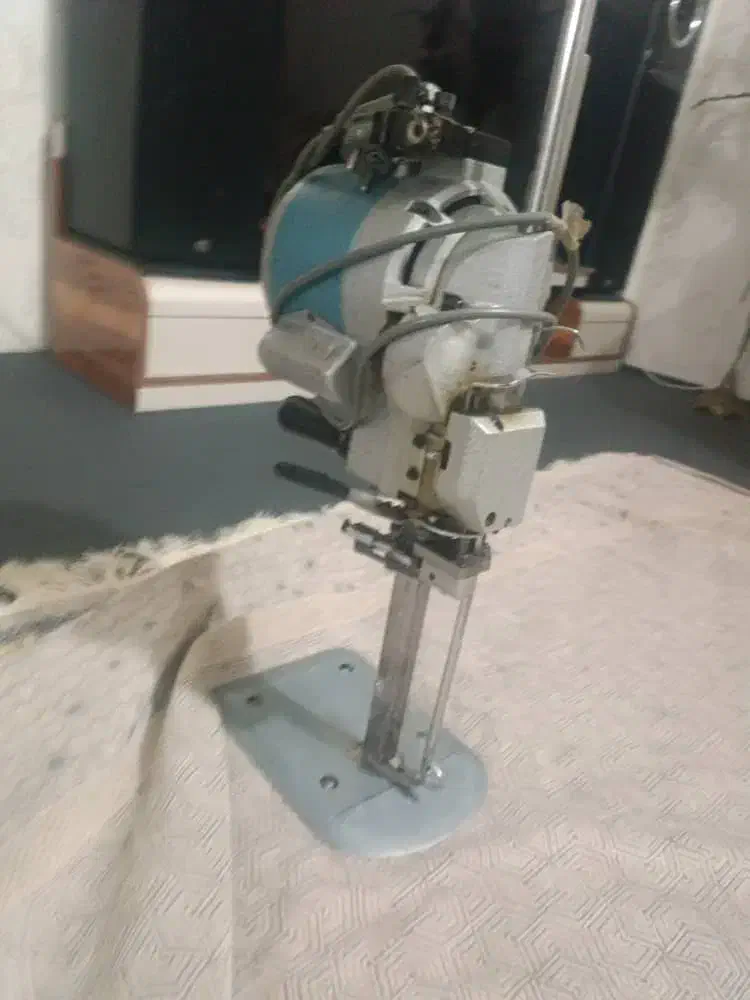 لوازم خیاط قیچی برقی چرخ خیاطی سه سوزنه چاپ حرارتی|لوازم خیاطی و بافتنی|تبریز, |دیوار