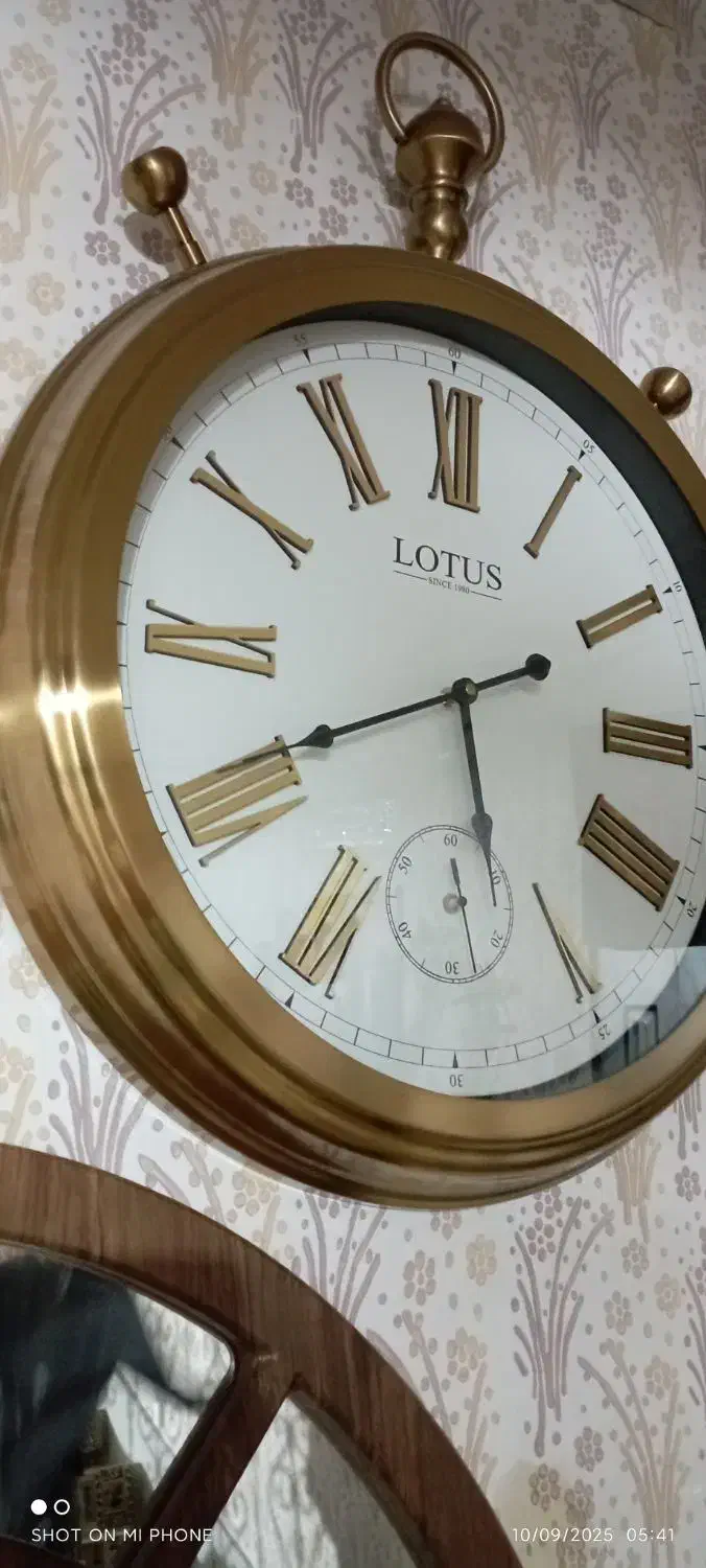 ساعت لوتوس درجه یک کاملا نو|ساعت دیواری و تزئینی|خرم‌آباد, |دیوار