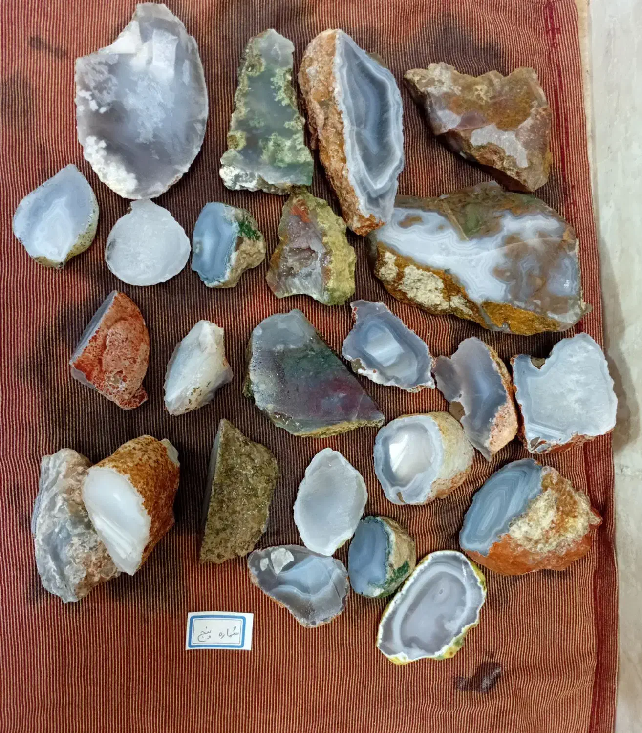 سنگ های قیمتی و کلکسیونی|کلکسیون اشیاء عتیقه|آران و بیدگل, |دیوار