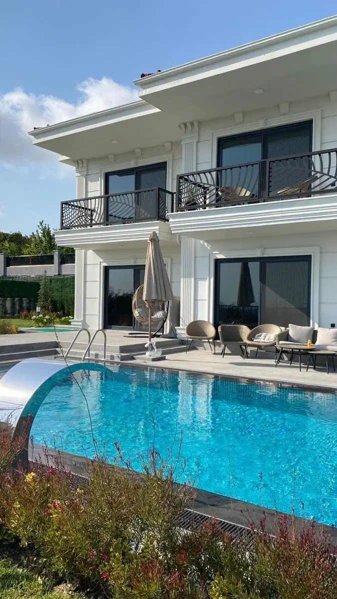 ویلا باغ شیک استخرابگرم|اجارهٔ کوتاهمدت ویلا و باغ|شیراز, شهرک گلستان|دیوار