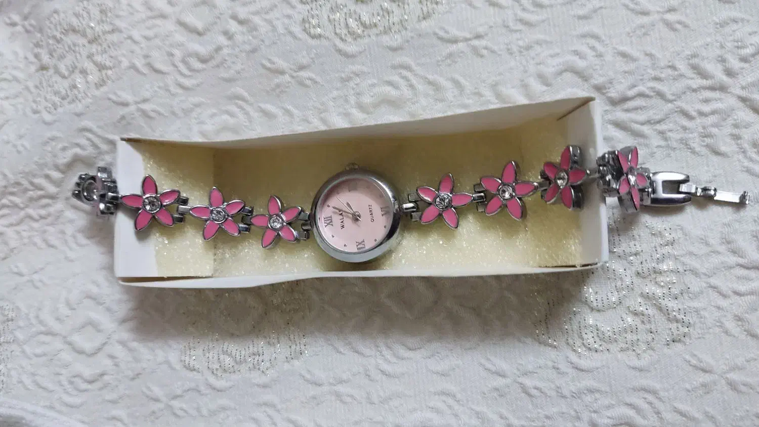 ساعت مچی زنانه|ساعت|قم, زنبیل آباد|دیوار