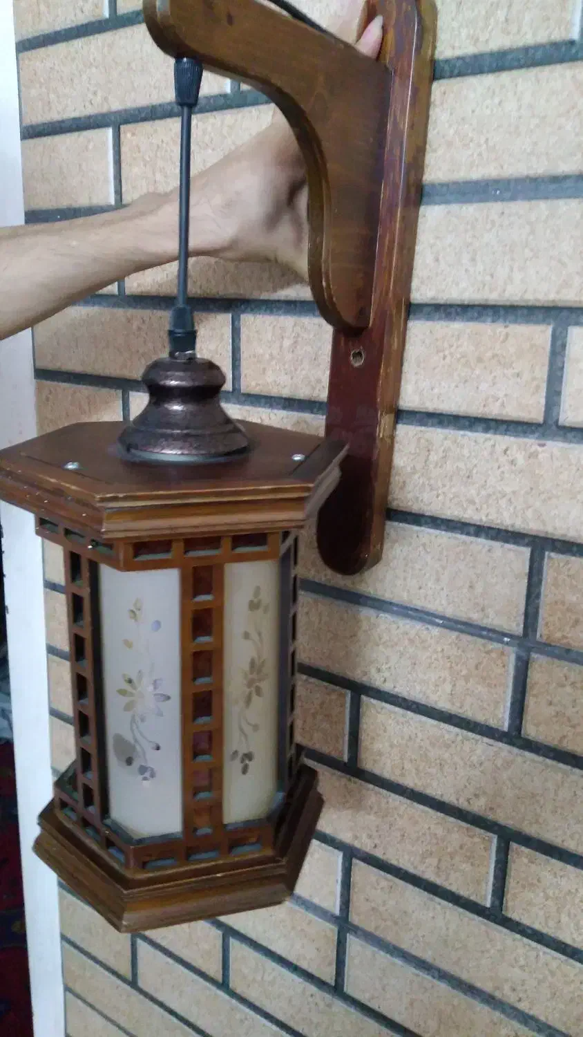 دیوارکوب چوبی زیبا وخاص|لوستر و چراغ آویز|فردیس, شهرک ۱۱۰|دیوار