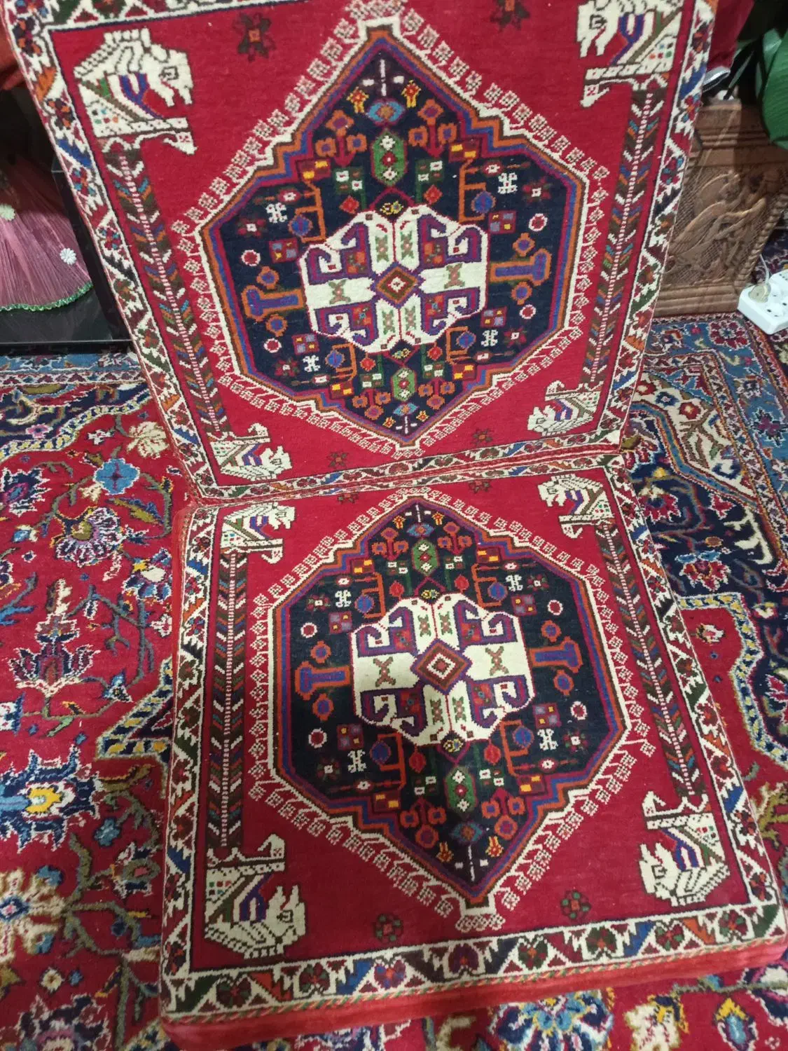 سلام فروش تعداد 12 عدد پشتی دست بافت و لوازم دیگر|پشتی|شیراز, لاله|دیوار