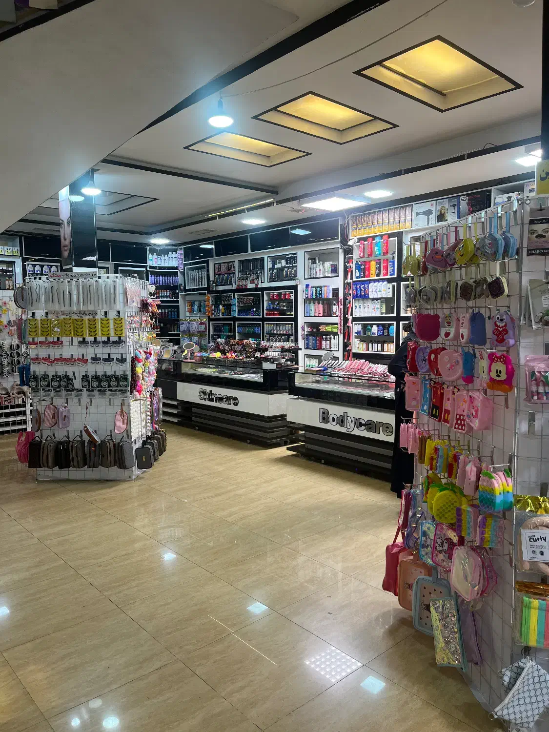 همکار جوان نیمه وقت آرایشی فرهان فلکه بزرگ ولیعصر|استخدام خدمات فروشگاه و رستوران|تبریز, |دیوار