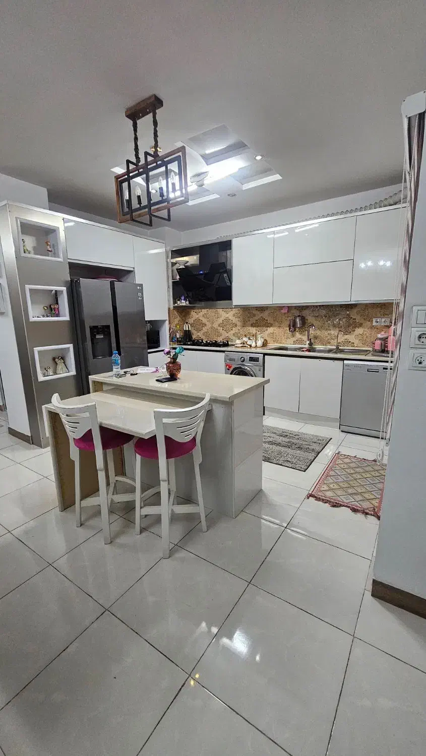 آپارتمان ۱۰۸ متری / تک واحدی بهار ۱۹|فروش آپارتمان|اسلام‌شهر, شهرک الهیه|دیوار