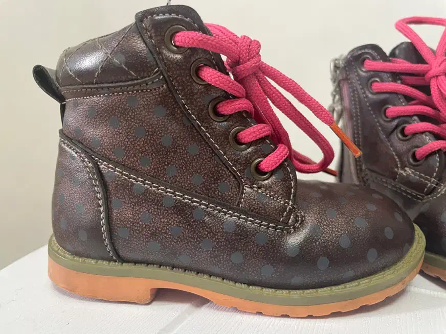 بوت بچگانه و کتونی وارداتی|کفش و لباس بچه|ساری, |دیوار