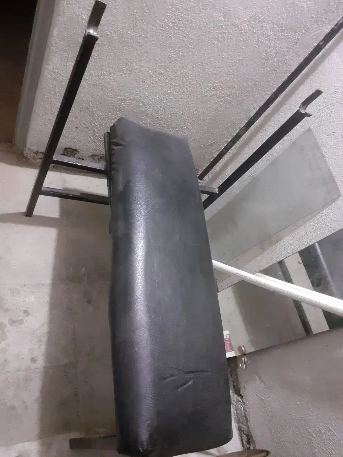 یک عدد میز پرس سینه دست ساز و یک عدد میل هالتر|تجهیزات ورزشی|هشتگرد, فاز ۱ مهستان|دیوار