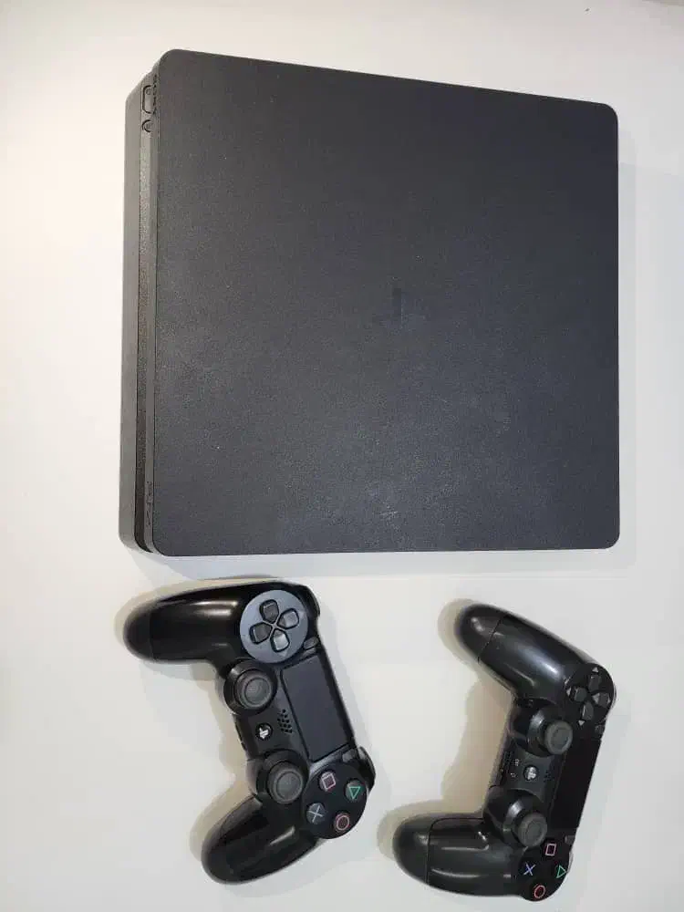 1tra PS4 slimتمیز بدون خط و خش کم کارکرد ۲ دسته|کنسول، بازی ویدئویی و آنلاین|قشم, |دیوار