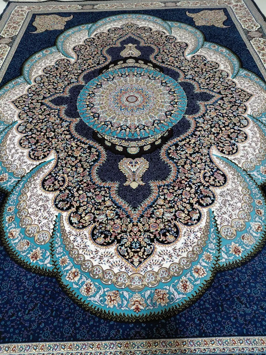 سه تا ۱۲متری آرشیدا از شرکت عقیق|فرش|ورامین, خیر آباد|دیوار