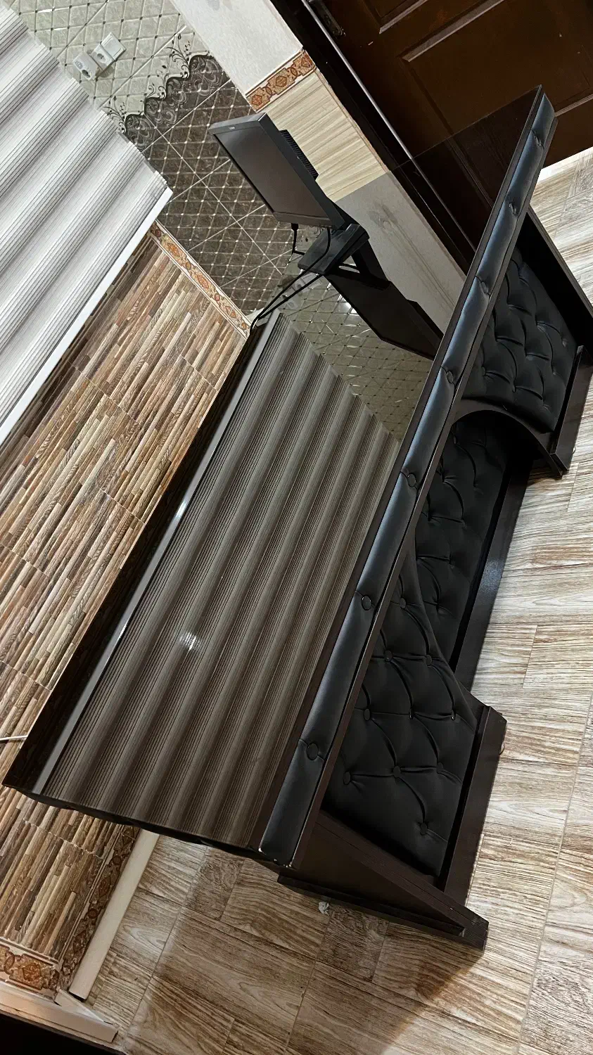 ست مبل چرمی - میز مدیریتی چرم دوزی|مبلمان اداری|قشم, |دیوار