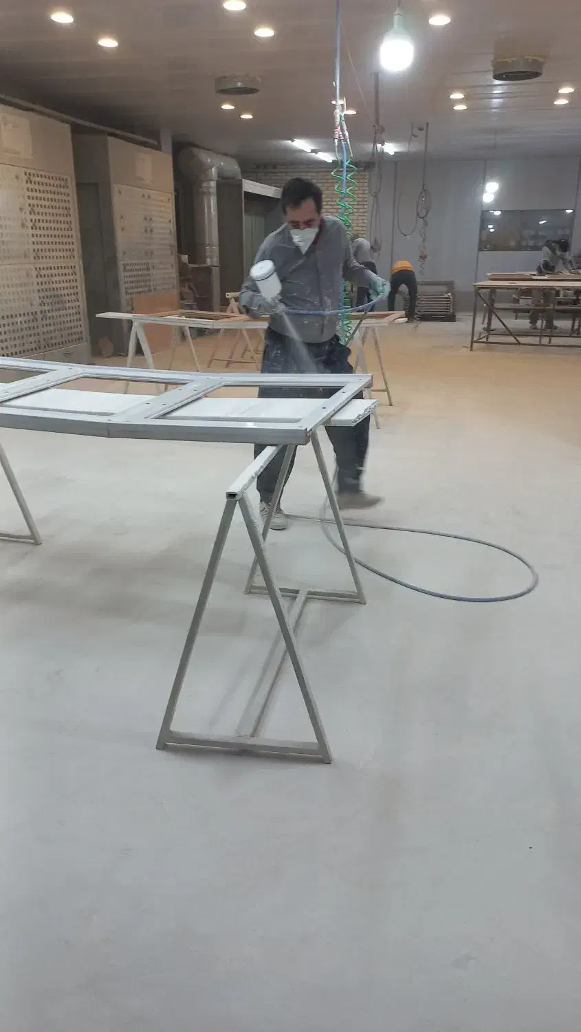 کارگر ساده آقا و خانم برای رنگ‌کاری چوب|استخدام صنعتی، فنی، مهندسی|بهار, |دیوار