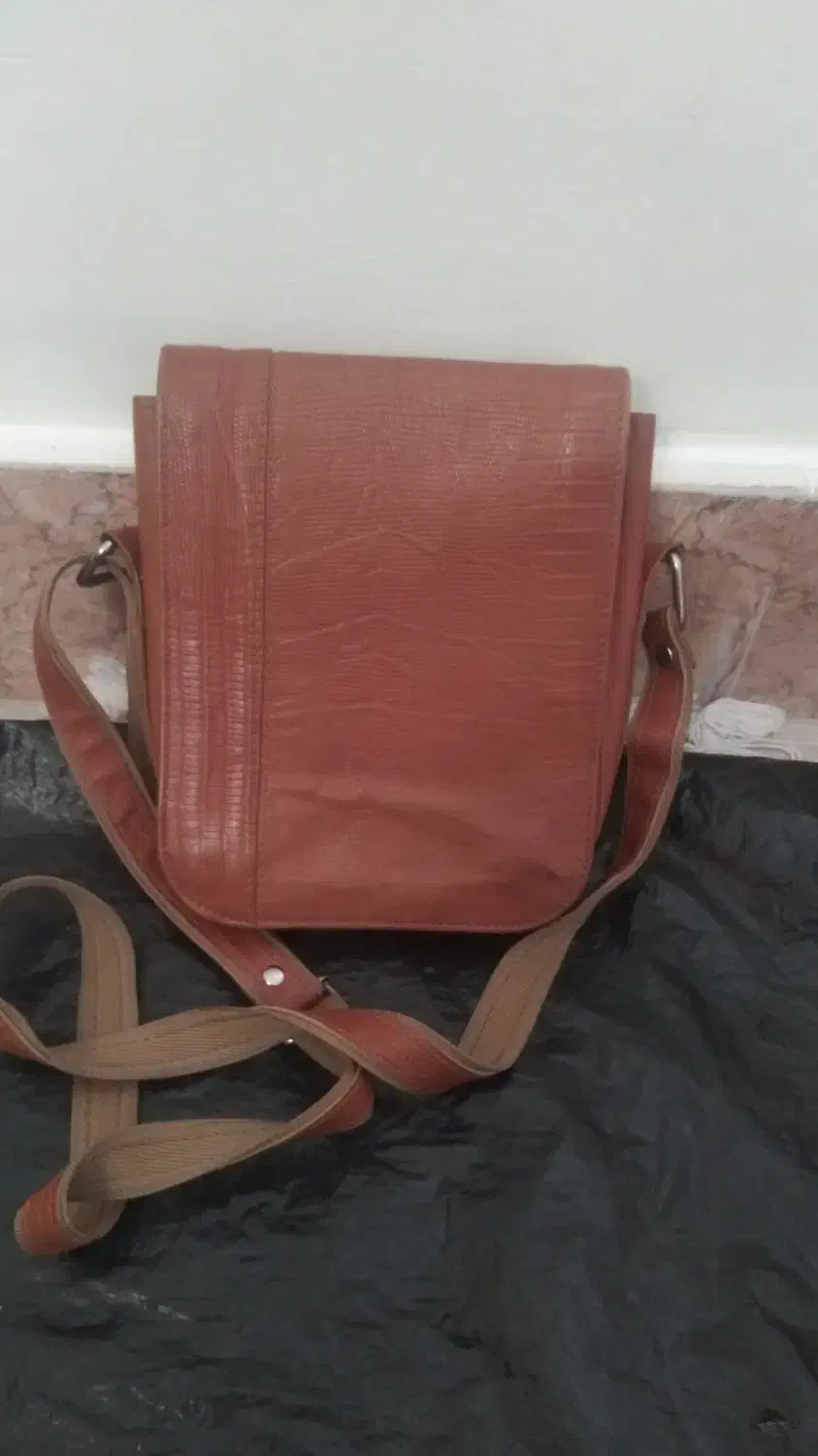 کیف چرم صدرصد طبیعی در حد نو|کیف، کفش، کمربند|پرند, فاز ۲|دیوار