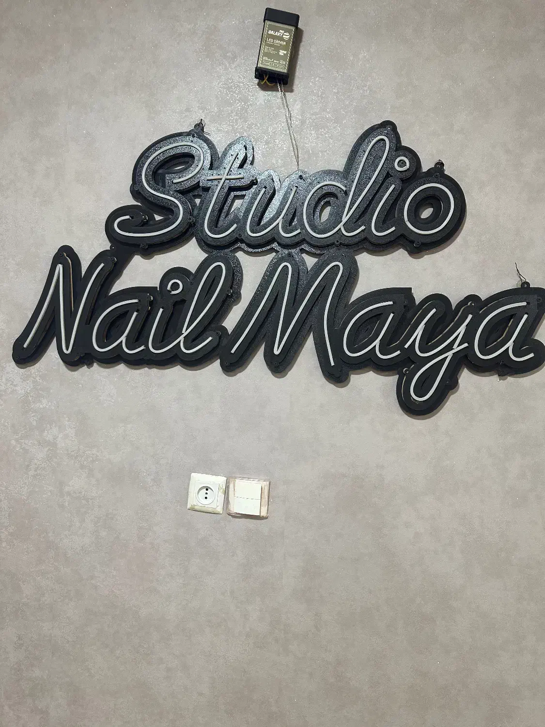 تابلو مرکز ناخن و تمامی ابزارو مواد کاشت ناخن|آرایشگاه و سالن‌های زیبایی|خرم‌آباد, |دیوار