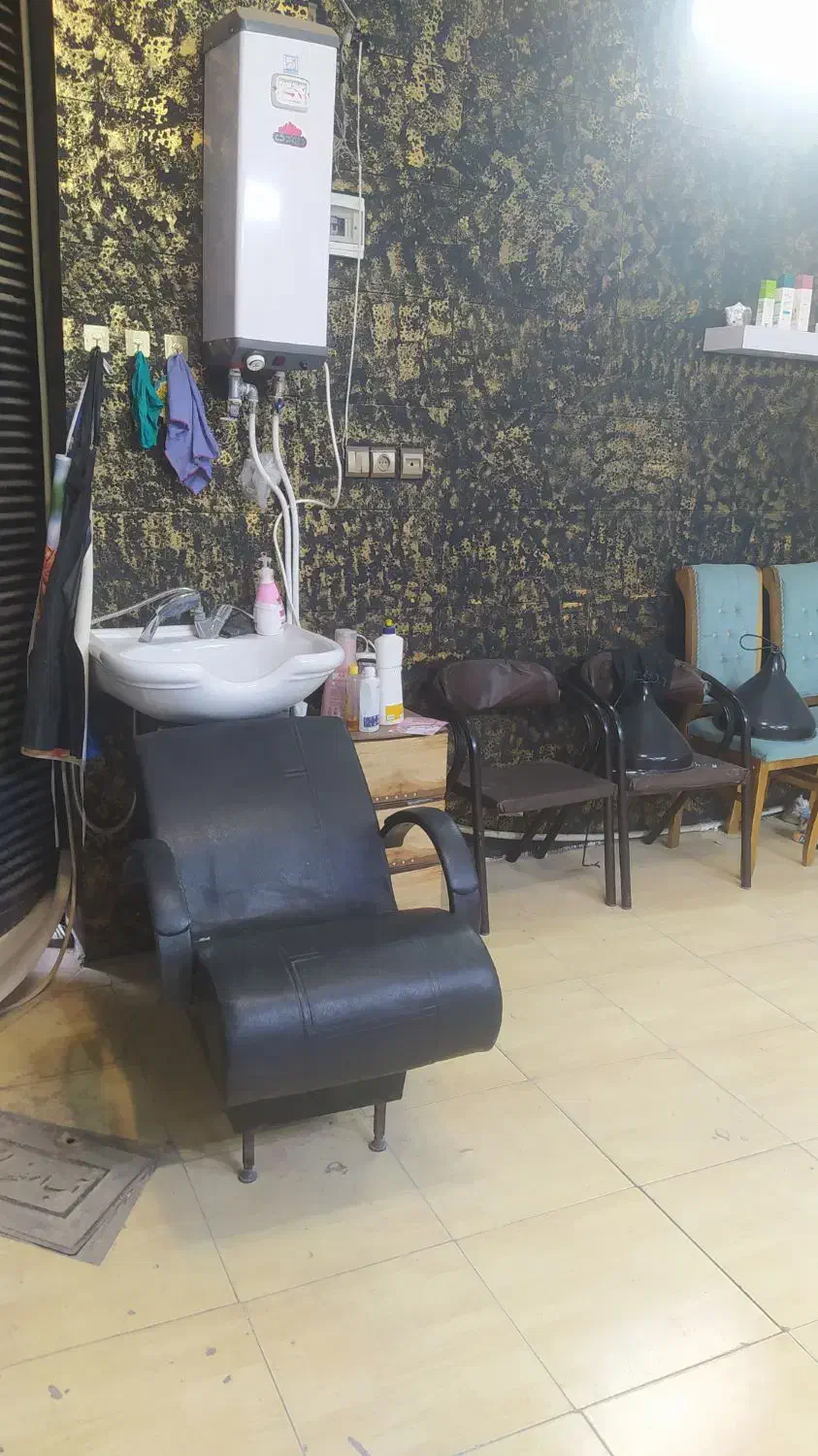 وسایل سالن زیبایی صندلی جک پدالی|آرایشگاه و سالن‌های زیبایی|خمینی‌شهر, |دیوار