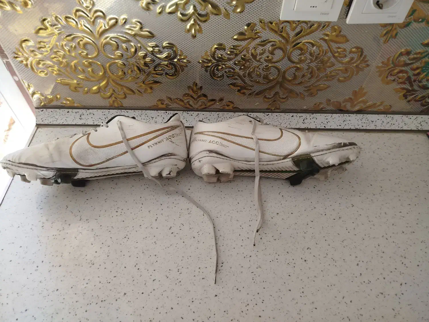 کفش چمن|کیف، کفش، کمربند|شیروان (خراسان), |دیوار