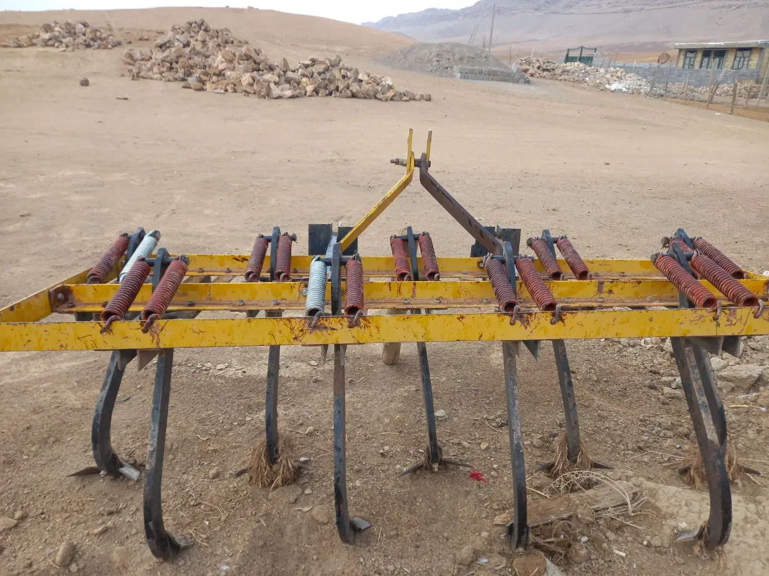 پنجه غازی در حد|ماشین‌آلات صنعتی|کوهدشت, |دیوار