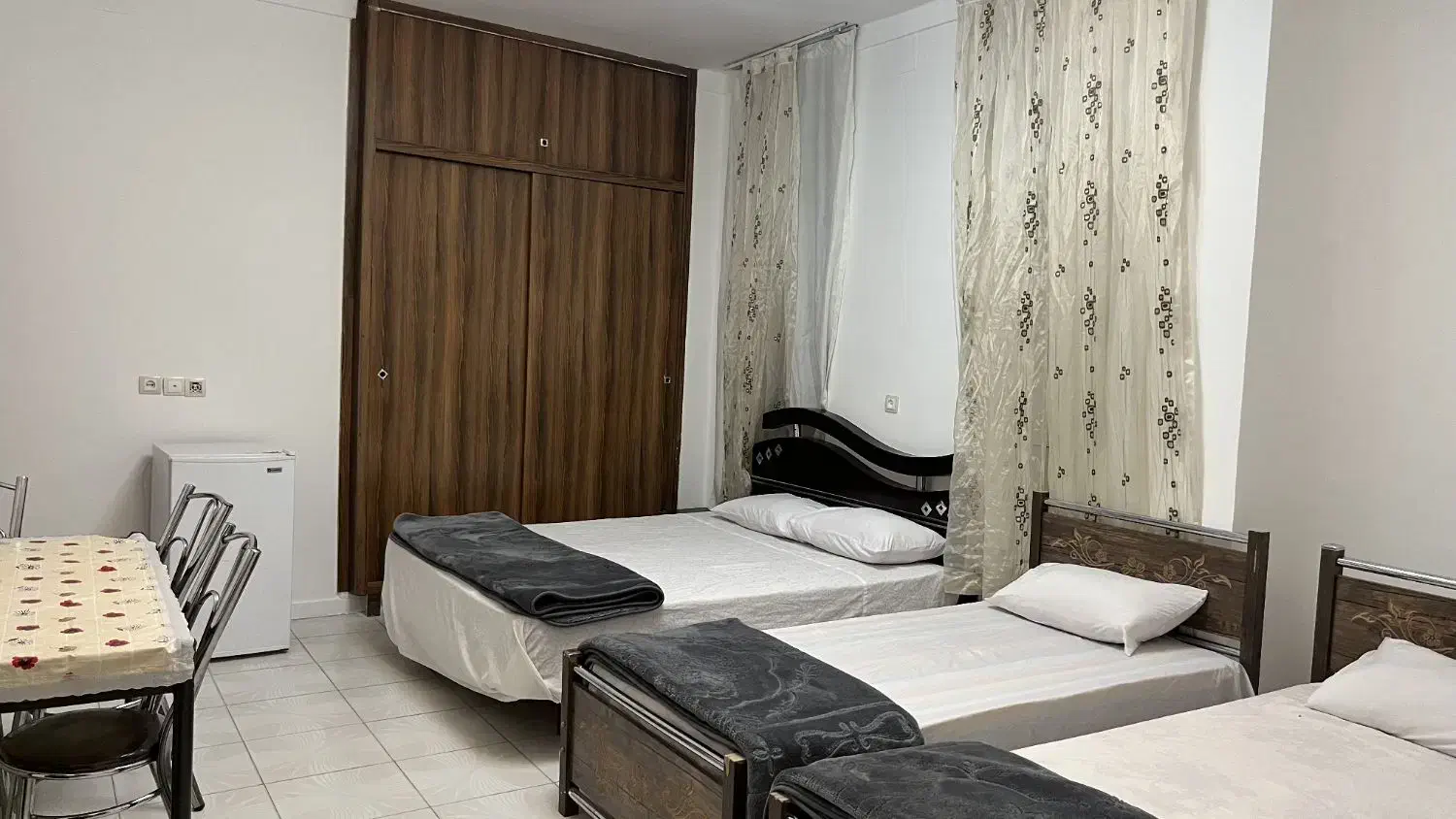 هتل کرمانیا راحت و ارزان در بالا شهر کرمان|اجارهٔ کوتاهمدت آپارتمان و سوئیت|کرمان, |دیوار