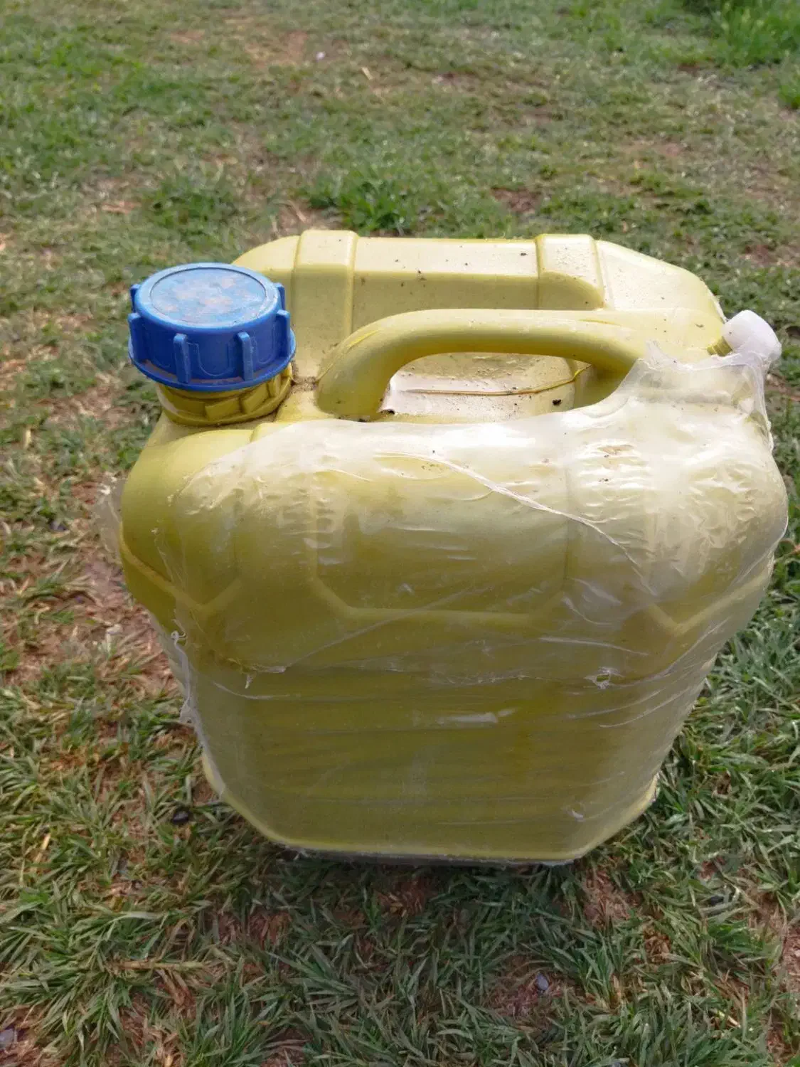 گالن ۲۰ لیتری|ظروف نگهدارنده، پلاستیکی، یک‌بارمصرف|خوی, |دیوار